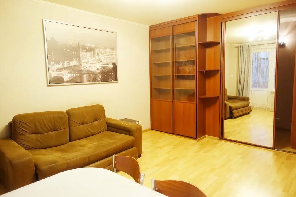 Азовская 21 москва. Квартиры метро каховская. Квартиры метро каховская. Каховка 7 к 2 фото. Москва, улица васильцовский стан, 11.