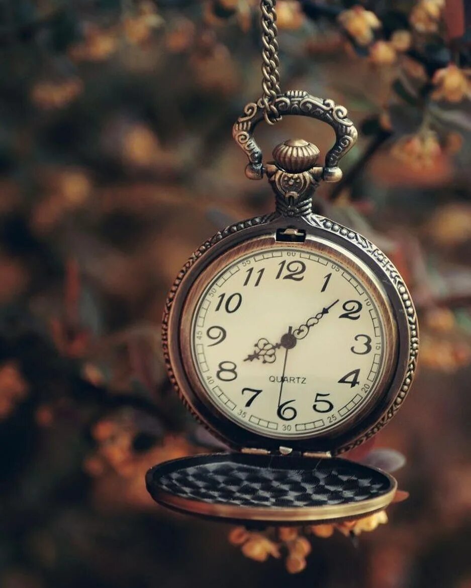 Минута тратить. Красивые часы. Цитаты про время. Статусы про время. Фразы про время.