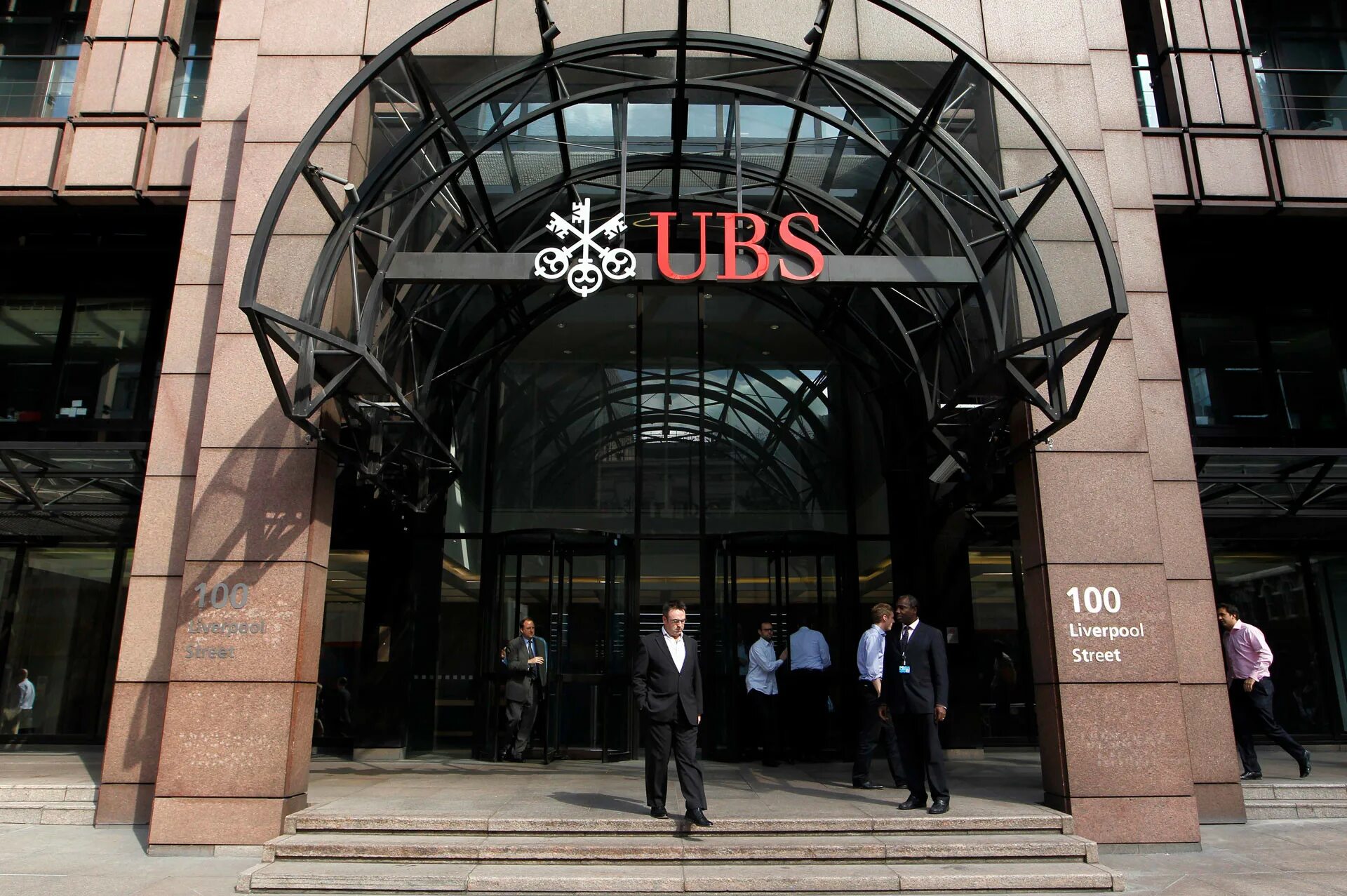 Банку ubs. Банк ЮБС Швейцария. Банки Швейцарии UBS. Здание UBS банка. Банк UBS главный офис.