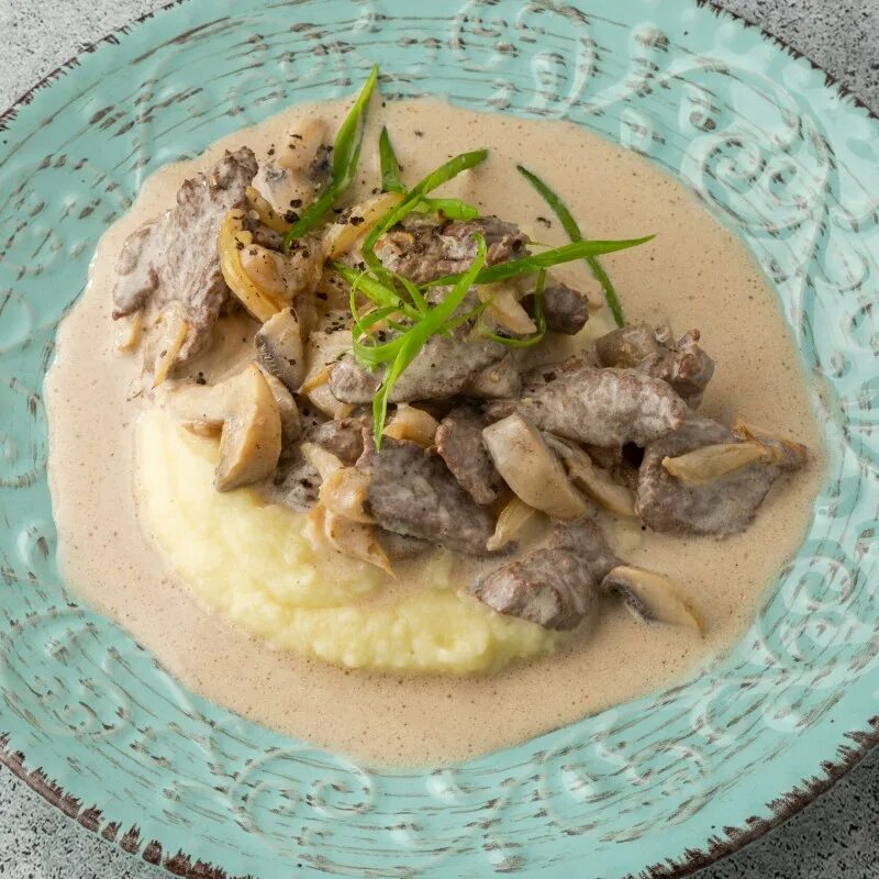 Бефстроганов с луком и грибами - рецепт приготовления