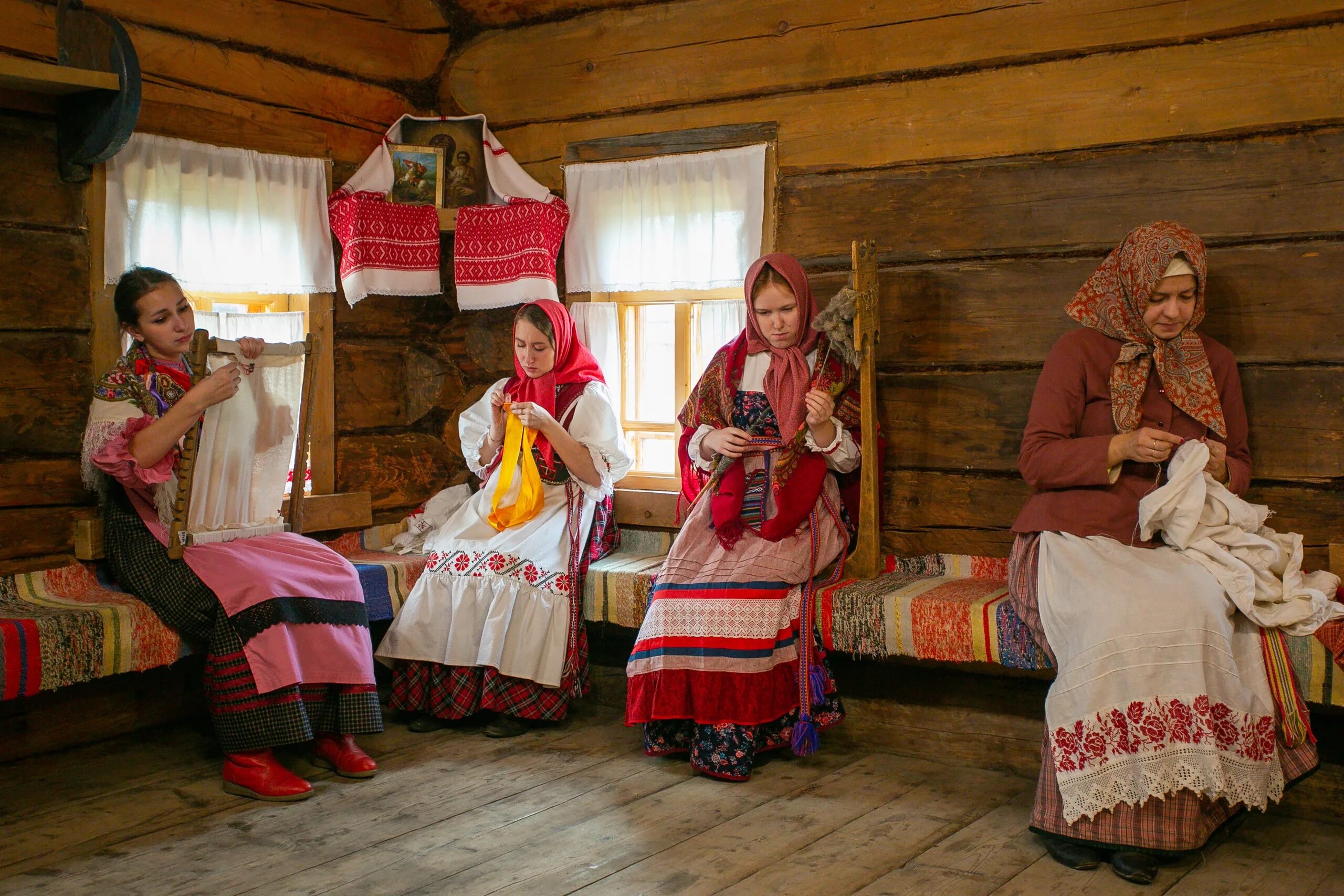 Фольклорные посиделки «светлый мир народной культуры». Посиделки в избе. Вечерние посиделки в деревне. Этнографические посиделки. Традиции ярославского края