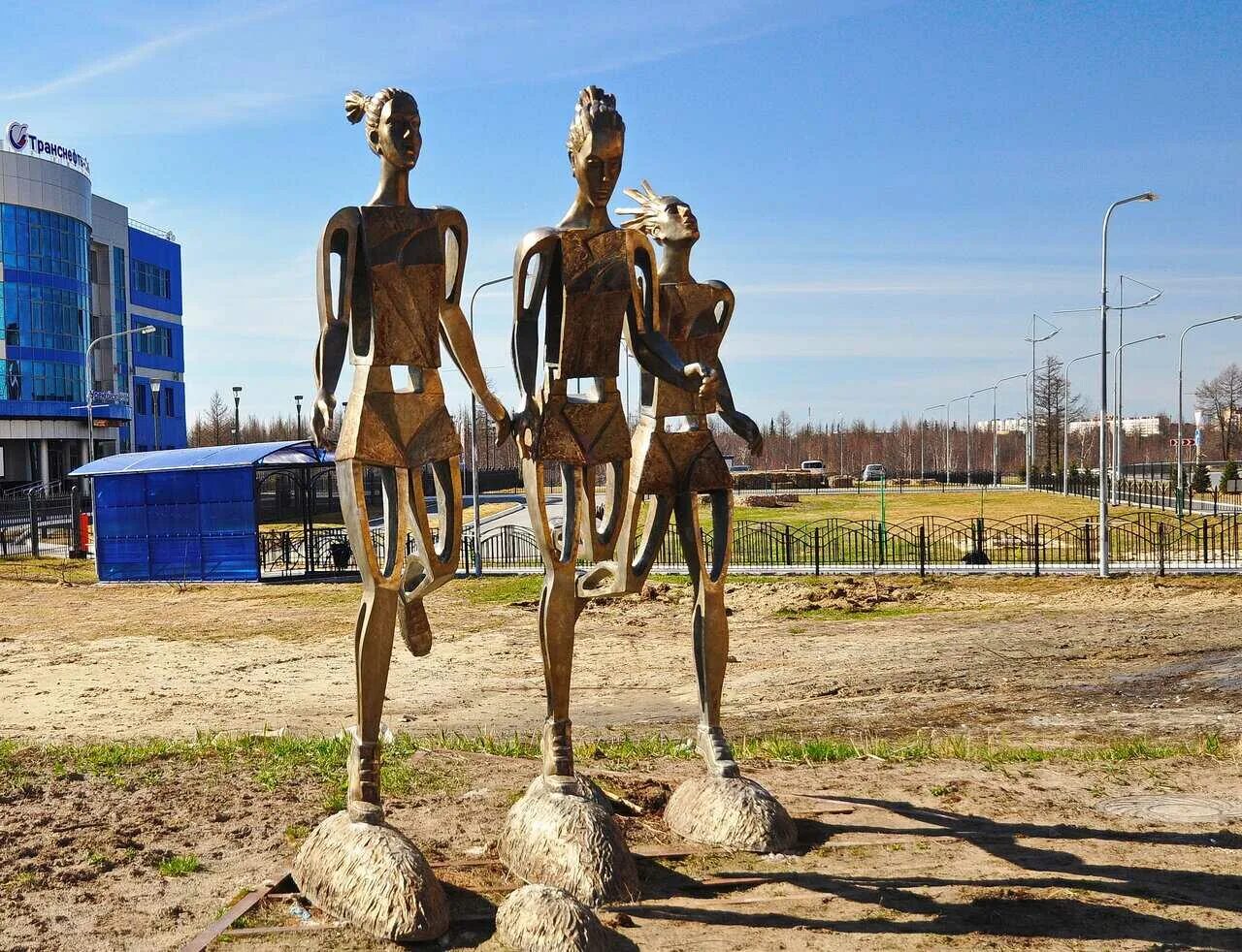 Памятники в городе новый уренгой. Стелла новый уренгой. Памятники в городе новый уренгой. Уренгой куда сходить. Новый уренгой тюменской обл.