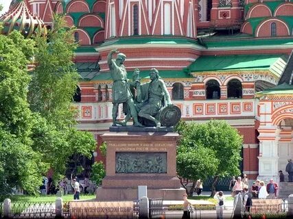 Где расположены памятники москвы