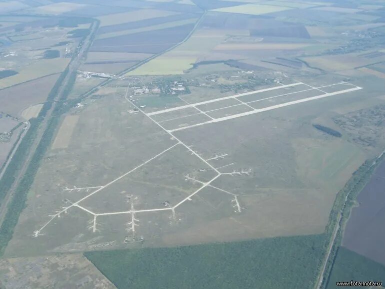 Аэродром красная площадь. Ночная красная площадь в москве. Аэродром горелово спб. Аэродром красная площадь. Аэродром красная площадь.