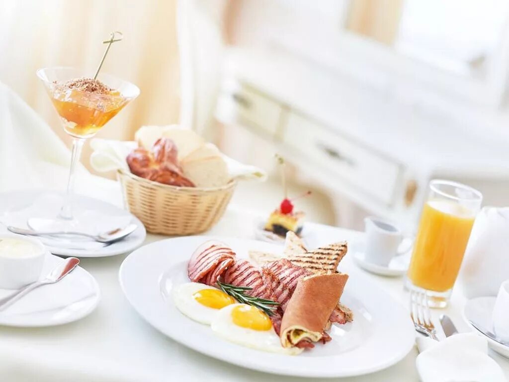 Шведская линия в отеле. Гостиница юбилейная минск завтраки. Отель славянская минск. Гостиница юбилейная минск завтраки. Лучшие отели минска.