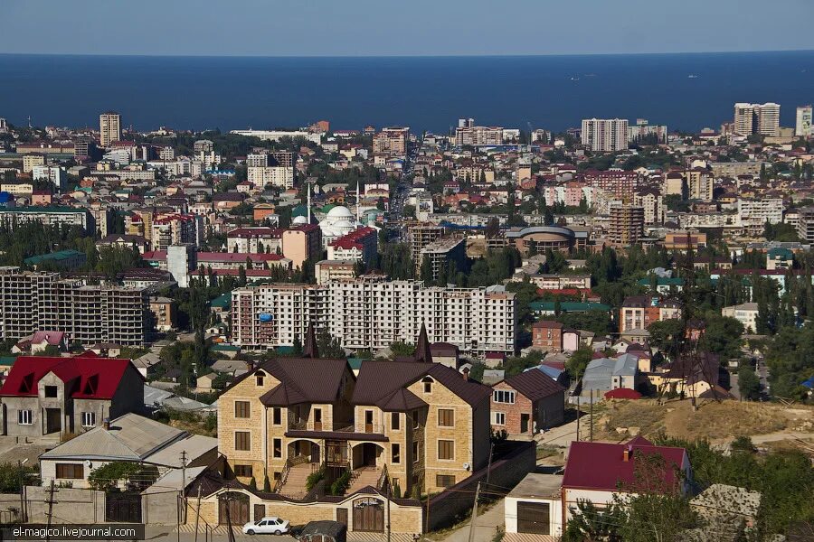 Нова г махачкала. Махачкала гора Тарки. Тарки Тау Махачкала. Вид с Тарки на Махачкалу. Махачкала Тарки и море.