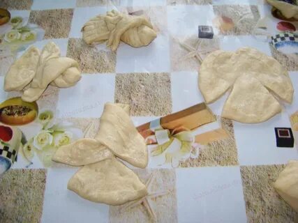 Жаворонки из слоеного дрожжевого теста