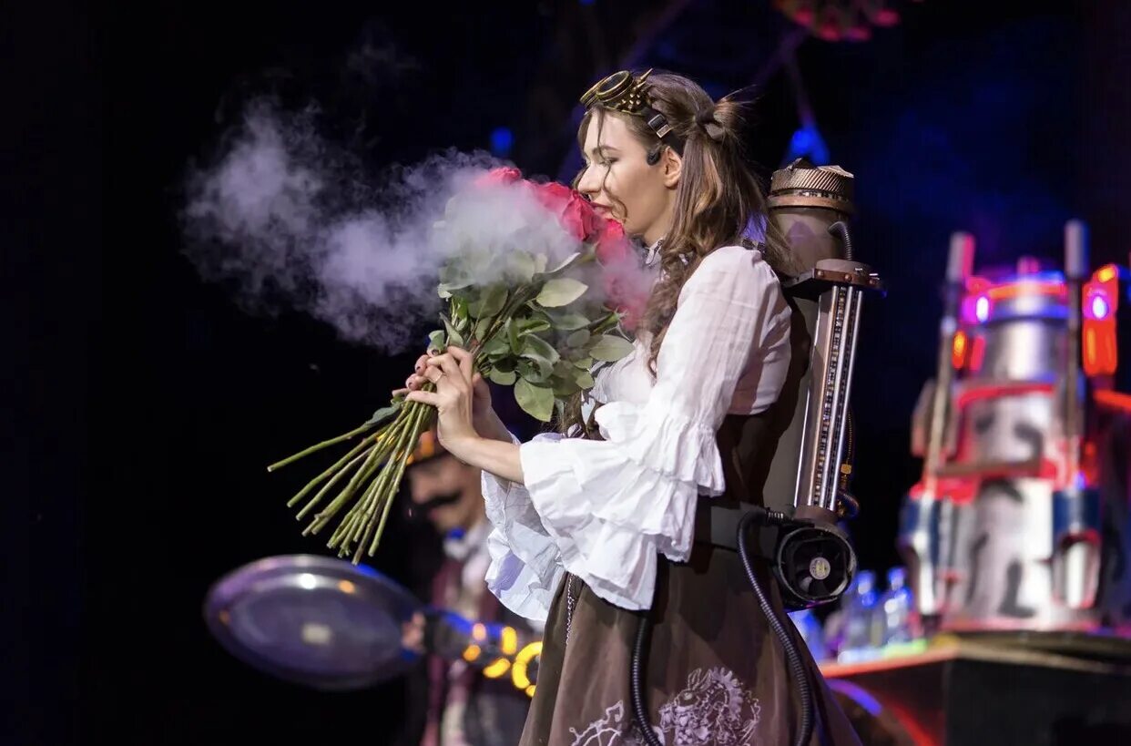 Шоу москва афиша. Шоу москва афиша. Московский мюзик холл феерическое ревю. Научное шоу афиша. Шоу москва афиша.