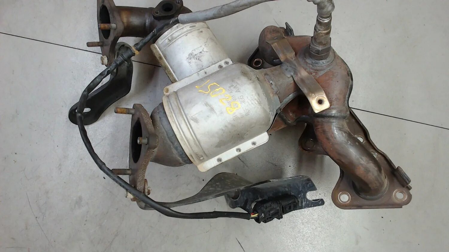 Катализатор фольксваген пассат б6. 0 fsi. Катализатор 1. Катализатор б6. Катализатор б6.