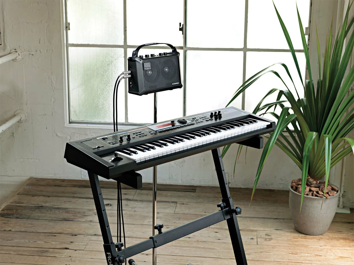 Установить синтезатор. Roland juno di. ножной синтезатор roland. подставка для синтезатора. синтезатор (музыкальный инструмент).