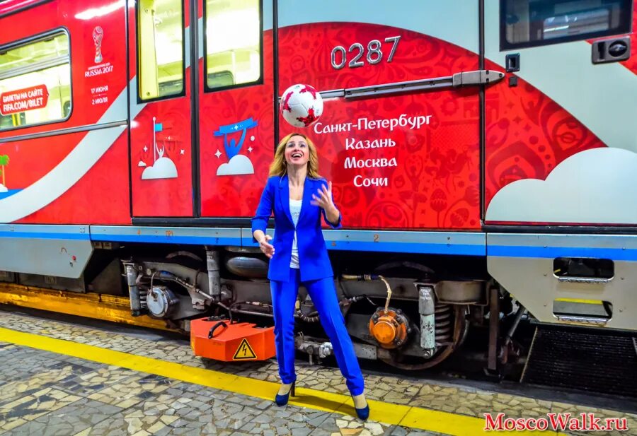 женский голос в метро в центр