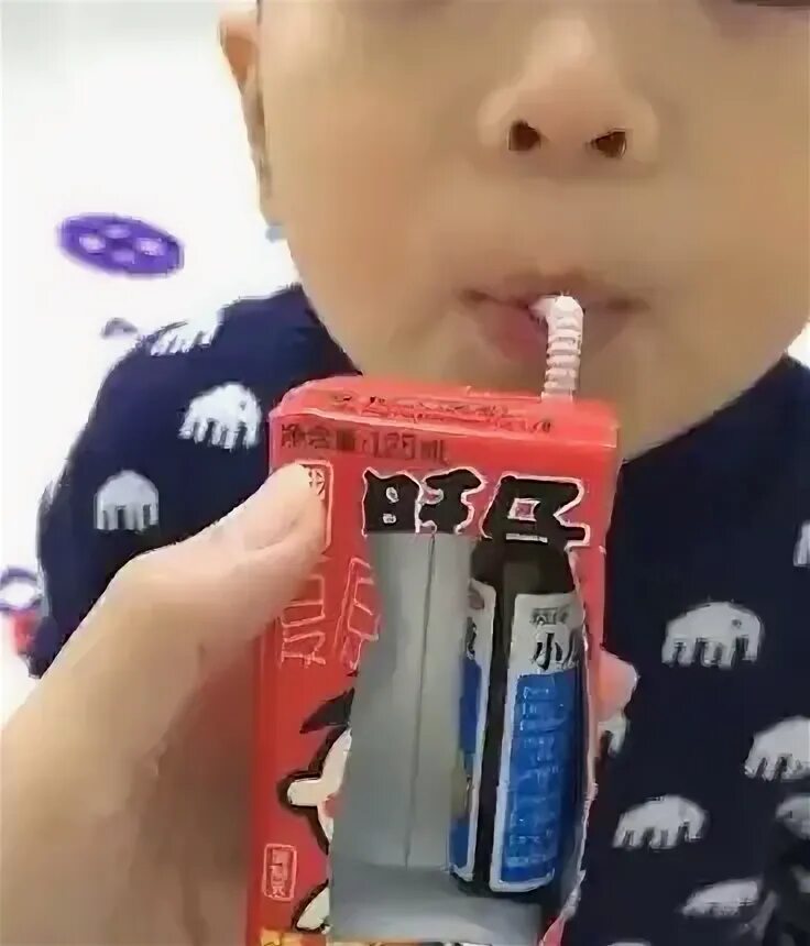 Мама пьет таблетки. Ребенок обман лекарство. Лайфхак детям лекарство. Как заставить ребенка пить лекарства. Ребенок пьет таблетки.