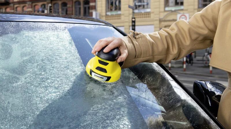 Вода для лобового стекла. Керхер для стекла машины. Karcher для лобового стекла машины. Стекло чистка для машины Керхер. Керхер для стекол машины зимой.