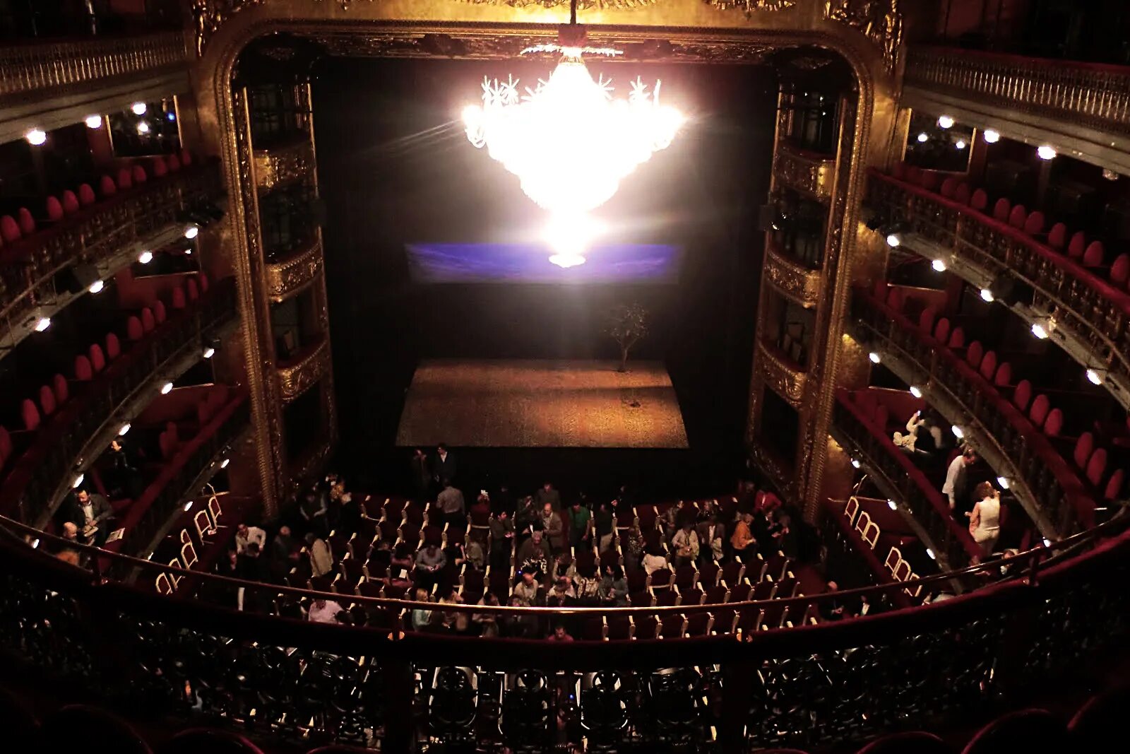 My visit to the theatre. Корраль театр испанский. Ренессансный театр Испании. Королевский театр (Мадрид). Сцена в испанском театре.