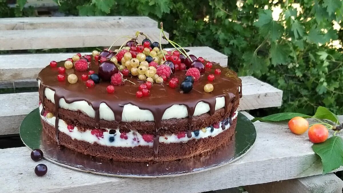 Ягодный торт. Как сделать торт из ягод. Я украшения торта. Торты с ягодами сверху. Торт ягодное чудо.