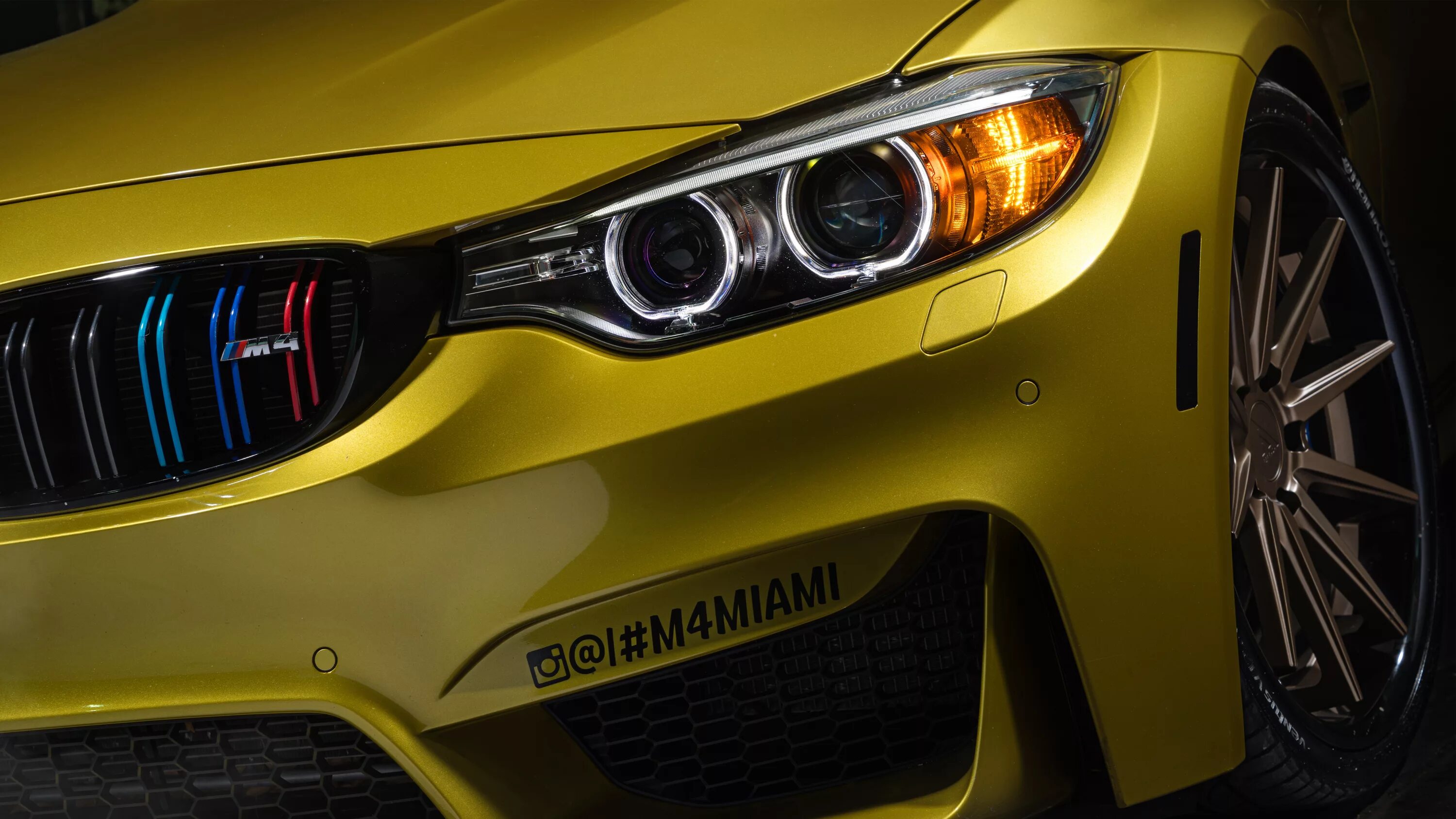 Фара м5 ф90. BMW m4. BMW m4 Yellow. BMW m2 Yellow. BMW m4 2023.