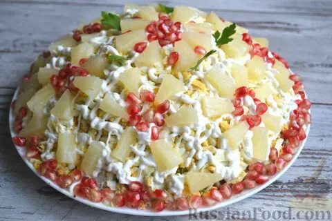 Салат с ананасом и курицей гранат