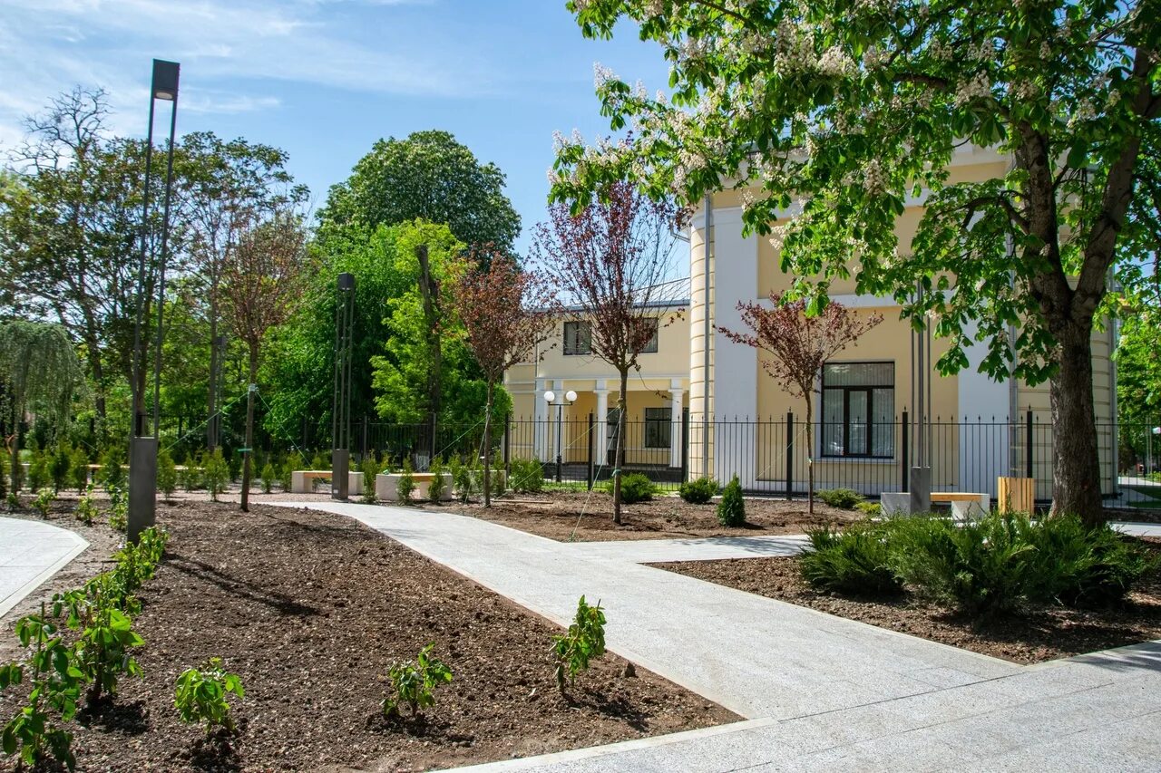 Благоустройство симферополь. Благоустройство симферополь. Сквер грибоедова симферополь. Бульвар бульвар франко 14а симферополь. Набережная салгир фонтан шахматный.