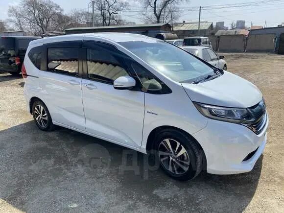 Хонда Фрид 18 года. Honda freed+ 1.5 Hybrid Crosstar 4wd. Белая зонда Фрид 2018. Хонда Фрид +2018 родные диски. Гибрид уссурийск