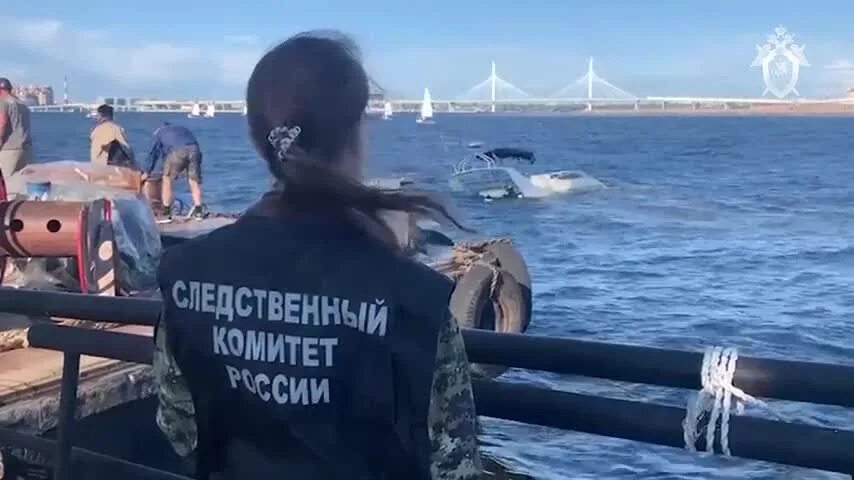Утонувшая яхта в италии. Яхта затонувшая в финском заливе. затонувший катер в финском заливе. чп на финском заливе.