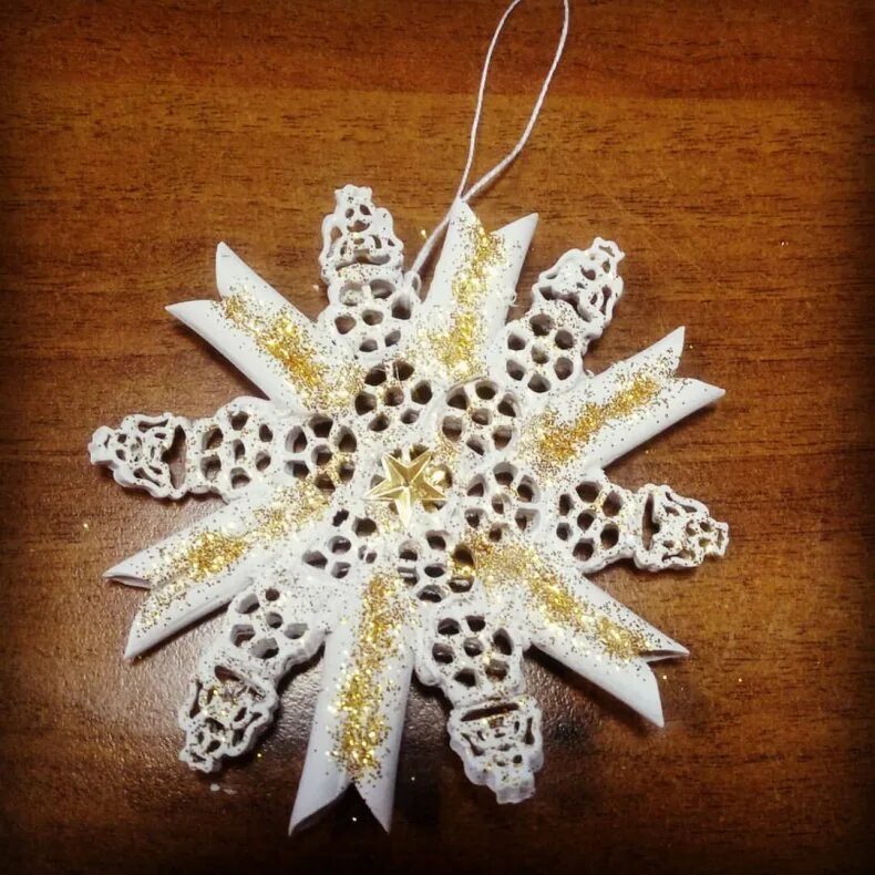Снежинки из квиллинга. Квиллинг снежинки. Необычные объемные снежинки. Необычные снежинки. Вифлеемская звезда квиллинг.