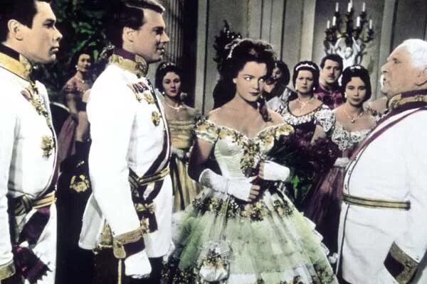 Сисси императрица австрии 2021. Любовники сисси. Кристиана капотонди сисси. Кристиана капотонди императрица. Сисси дюпарк.