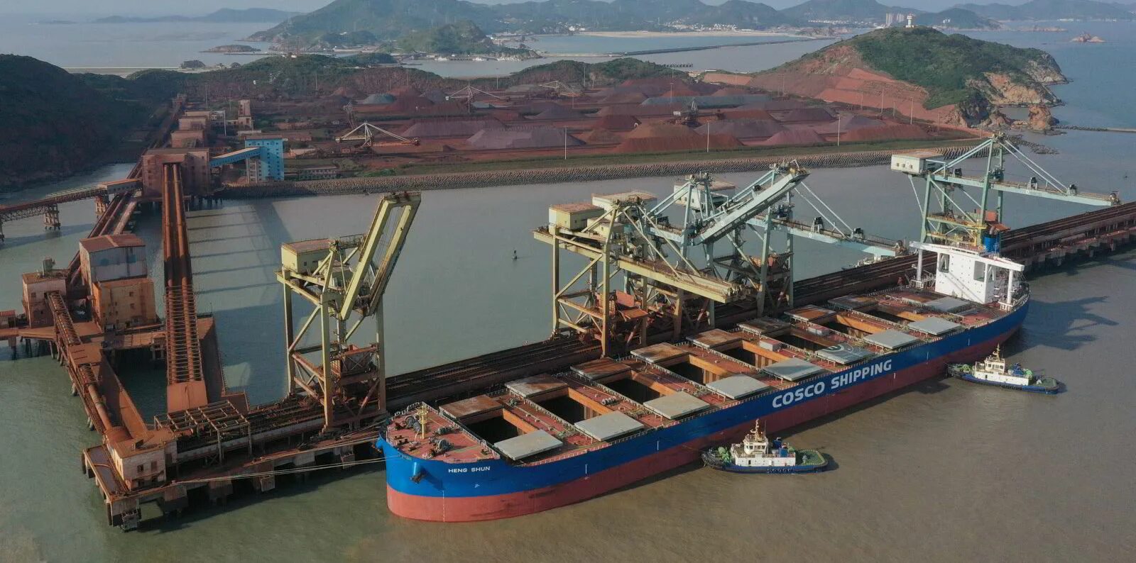 Руда импорт. Ms ore brasil в порту. железная руда import. перевозка железная руда морем. жрк в порту массивы.