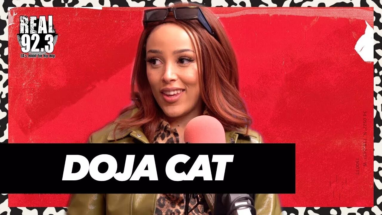 Dick feat doja cat. Doja Cat smoking. Doja Cat курит. Tia Tamera Doja Cat. Cat smoking Blunt.