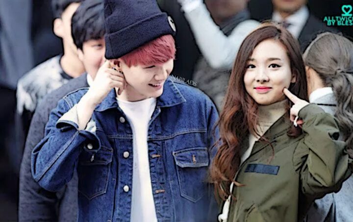 С кем встречаются твайс Evidence That Heechul Still Has A Crush On TWICE Momo YouTube