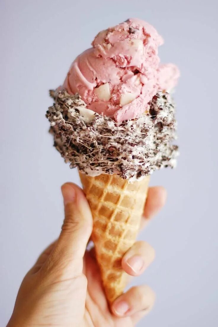 Мороженое по другому. Ice cream мороженщик. красивое мороженое. красивое мороженое в рожке. мороженое рожок.