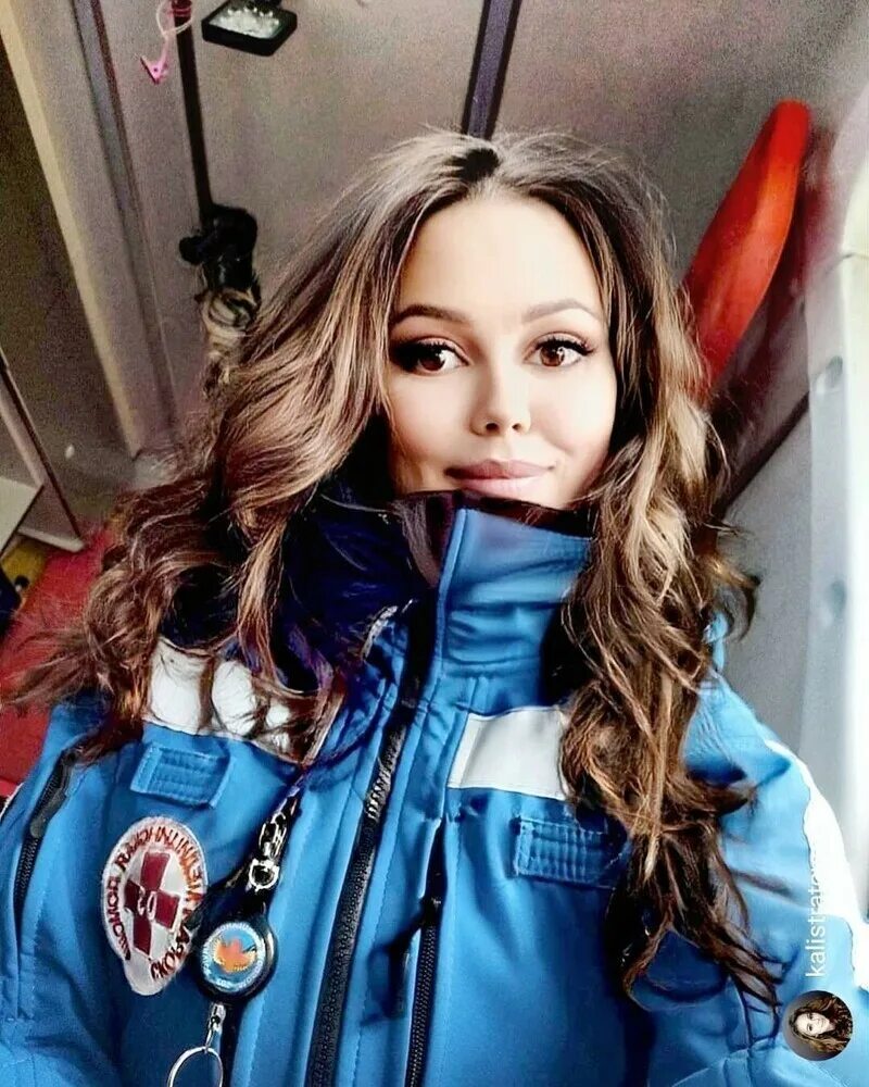 Случаев многие девушки. Девушка фельдшер. самые красивые девушки фельдшера. симпатичный фельдшер. девушки на скорой.