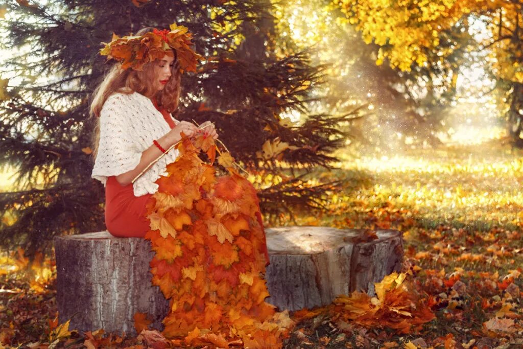 Какая теплая осень в этом году. Осеннее настроение. Красавица осень. Женщина осень. Ходит осень.