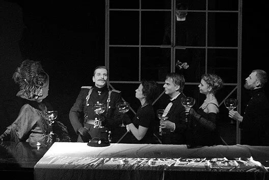 Мистерия буфф театр мейерхольда. Первый советский спектакль мистерия буфф. Мистерия буфф мейерхольд. Мистерия буфф театр мейерхольда. Мистерия постановка.