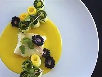 Красивые тарелки для еды. Plating de. Гребешки мишлен. Декор блюда на тарелке. Ресторан нома копенгаген меню.