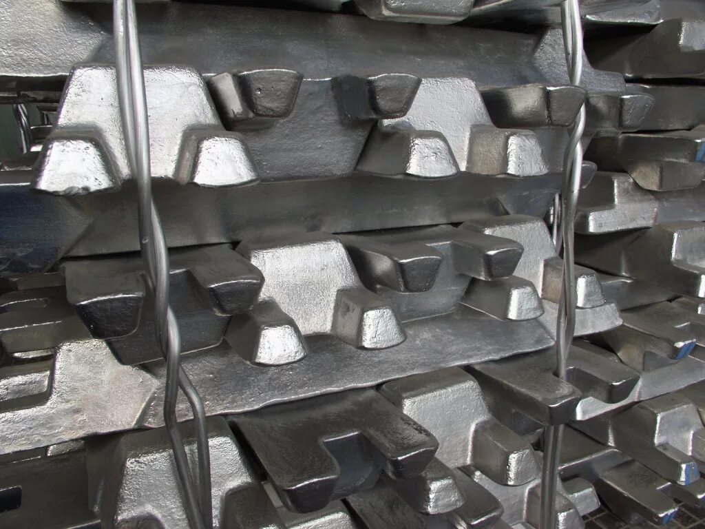 чушки алюминия с надписью. алюминий вырос. уголок алюминиевый ад31т1 20х20х2. алюминиевый лом. алюминий 3s23p1.