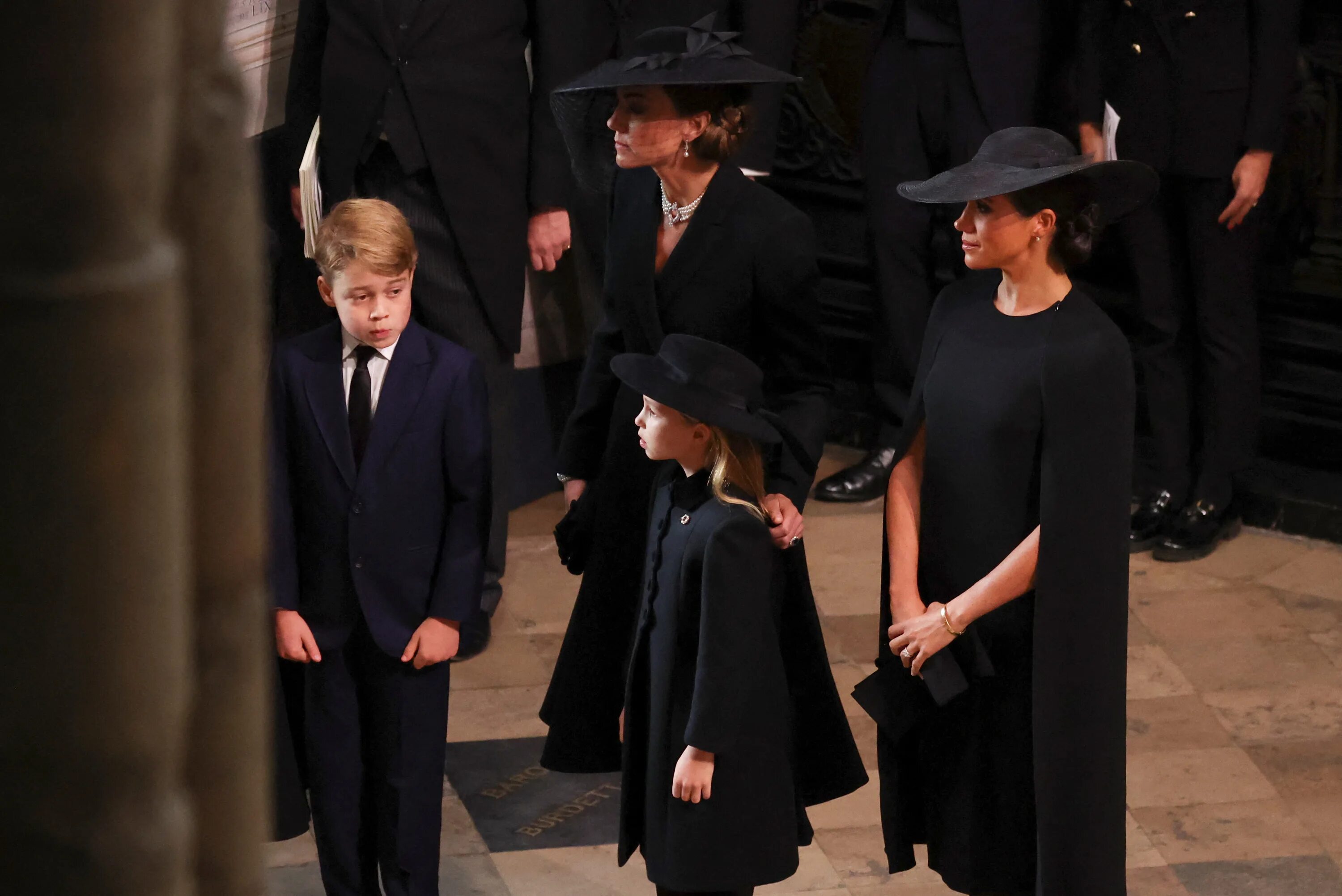 Меган Маркл на похоронах королевы Елизаветы. Похороны королевы Елизаветы 2022. Похороны Елизаветы 2 королевы Англии. Прощание гостей