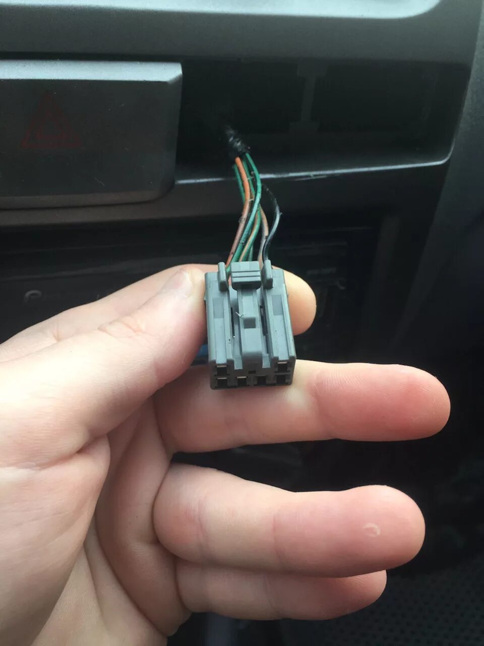 Патрон габарита хендай акцент тагаз. Разъем датчика температуры акпп акцент тагаз. Разъем передних птф hyundai accent. Штекер для противотуманных фар hyundai accent\. Патрон габарита акцент тагаз.