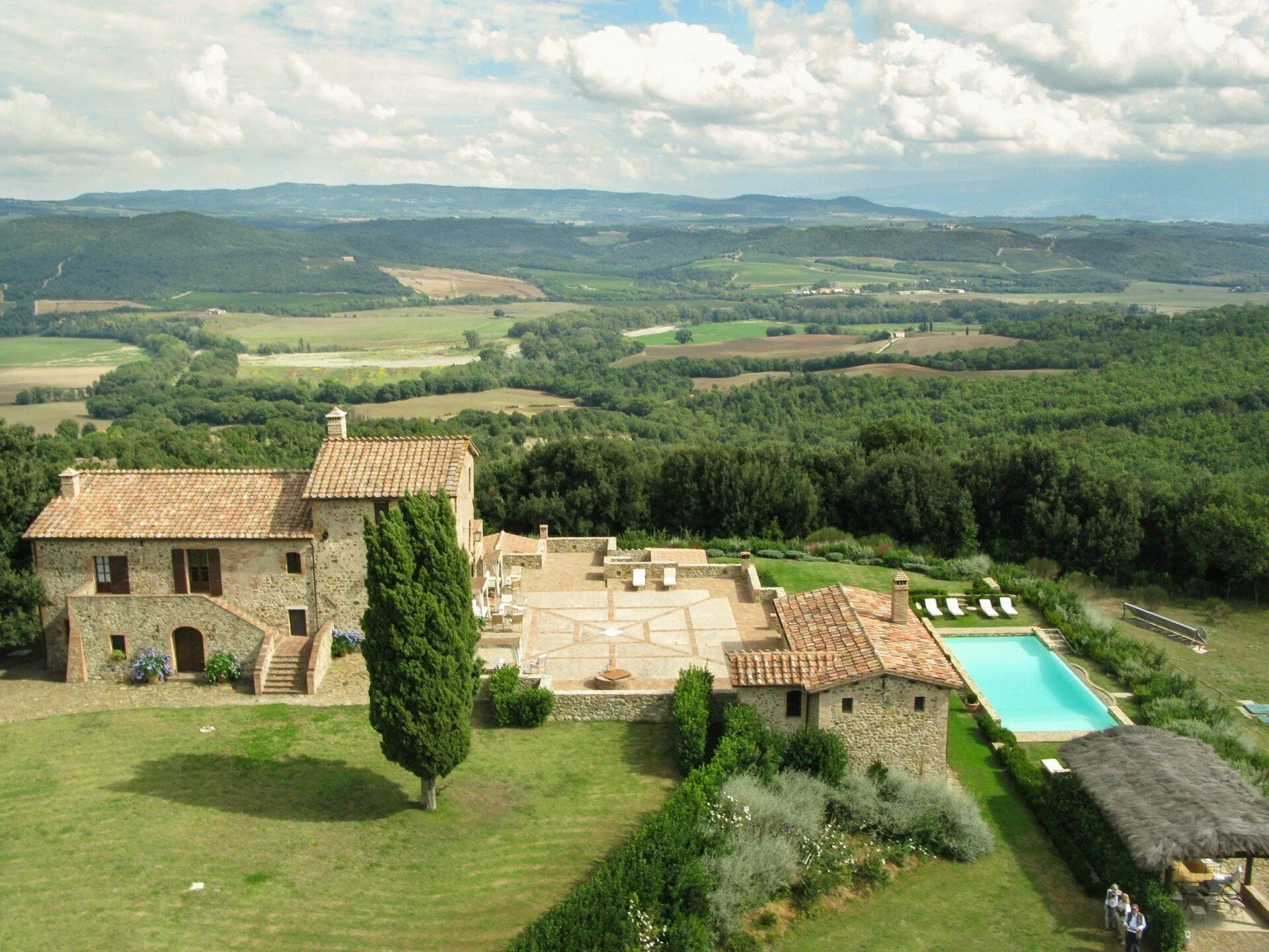 Пунта умбрия испания. Мой дом в умбрии. Италия вилла бассейн тоскана. Италия вилла бассейн тоскана. Вилла с виноградниками в умбрии.