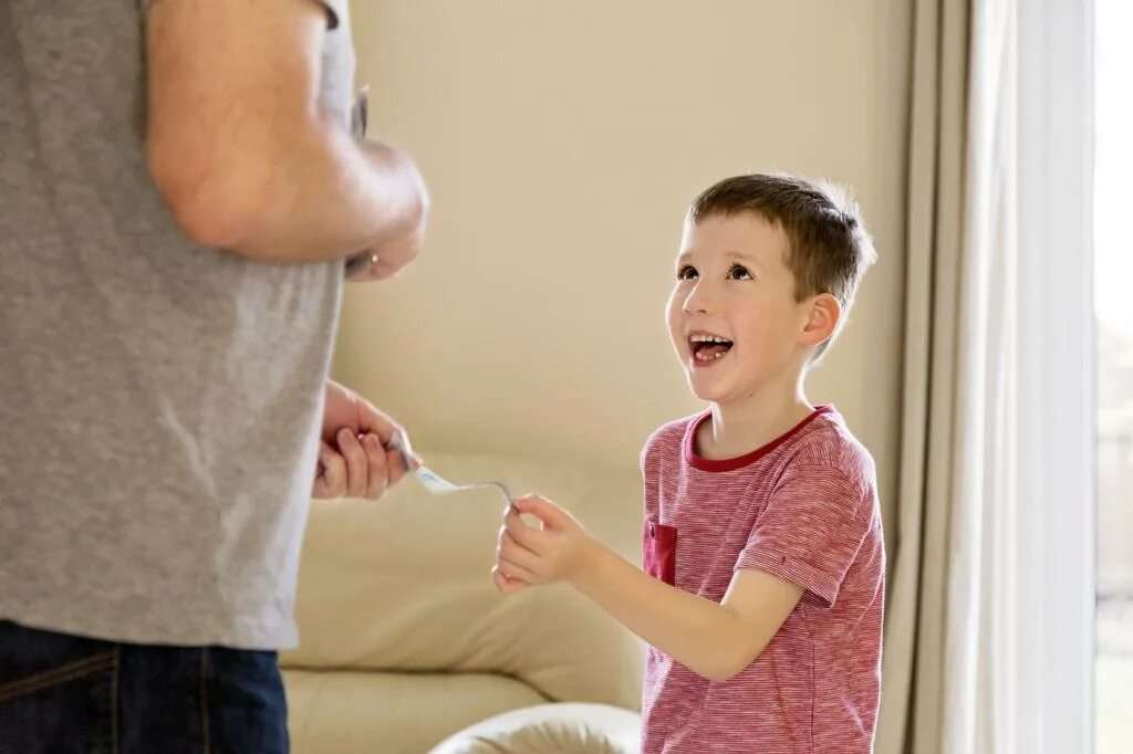 Алименты на ребенка. Помогать деньгами взрослым детям. Помогать деньгами взрослым детям. Поощрение ребенка. Взрослый сын.