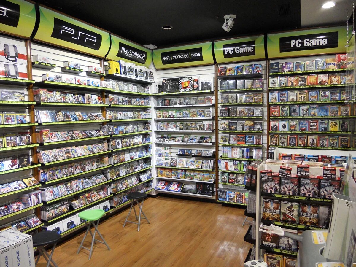 Games download store. Игра "магазин". Магазин компьютерных игр. Магазин дисков с играми. Магазин диск игры.