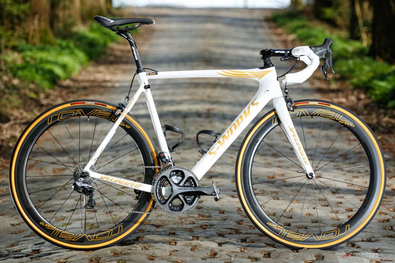 White bikes. Specialized s works. Roubaix велосипед. S-works Road Bike. Specialized Roubaix Limited vbreik.