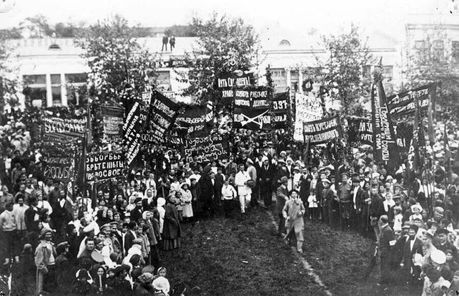 Россия 1900 1903. Первомайская демонстрация 1917 года. 1900 Первомайская стачка. Мировой экономический кризис 1900-1903. Первая Первомайская демонстрация 1890 Варшава.