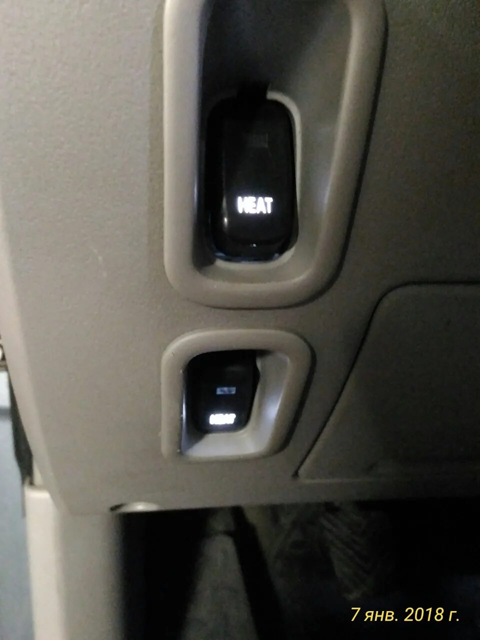 Кнопка heat. Кнопка heat. Клавиша heat nissan np300. Кнопка ускоренного прогрева двигателя mitsubishi l200. Pwr кнопка land cruiser 200.