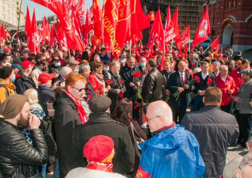 Коммунистические праздники. 1 Мая 2022 Москва КПРФ митинг. Первое мая 2023 г.КПРФ В Санкт-Петербурге возложение цветов. Ленин о профсоюзах.