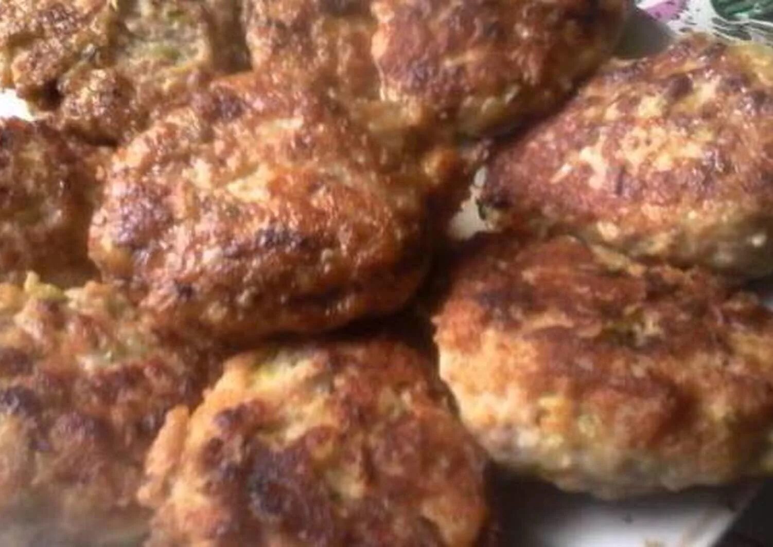 котлеты из фарша говядины с геркулесом. куриные котлеты. котлеты из овсянки. котлеты мясные с геркулесо. геркулесовые котлеты постные.