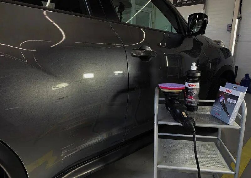 Голограмма на лкп автомобиля. Голограммы на черном авто. Голограммы на кузове после полировки. Голограммы на лкп. После полировки остались.