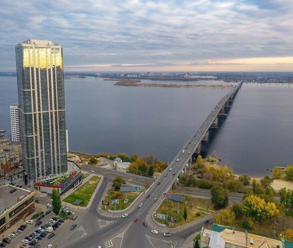 Волга Саратов. Мост через Волгу Саратов Энгельс. Волга мост Саратов. Саратов Волга мост Энгельс вид сверху. Дом волги 4