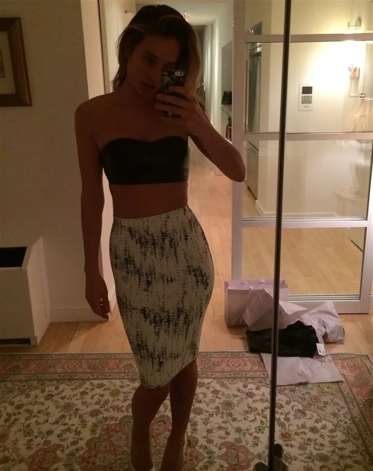 Fappening leaked. Turner elizabeth модель селфи. Саманта хупс селфи. Fappening leaked. Elizabeth turner leaked.