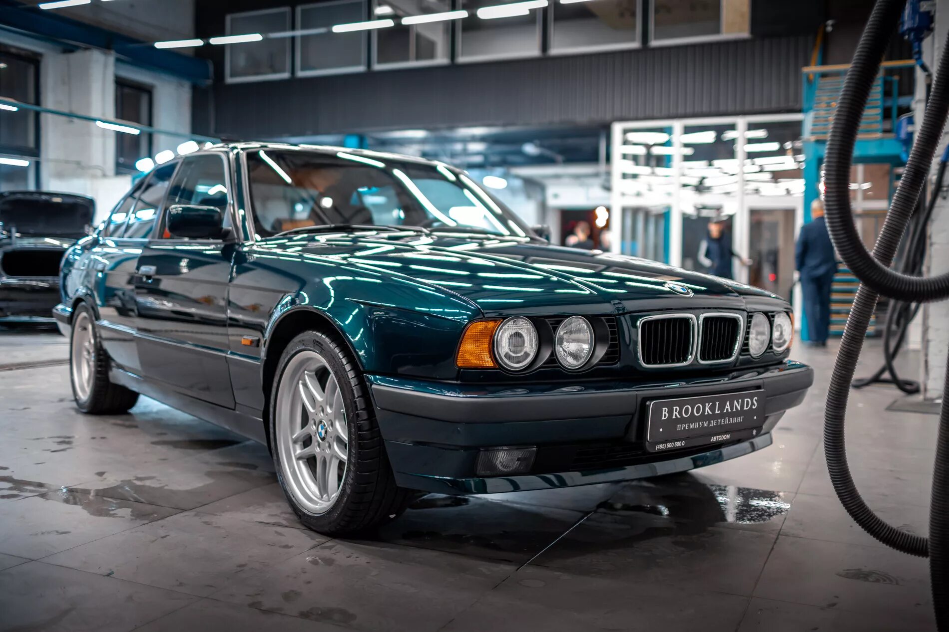 Кузова бмв е34. BMW 5 Series (e34). BMW 5 e34 Green. BMW e34 Oxfordgruen Metallic. Легендарная БМВ е34.