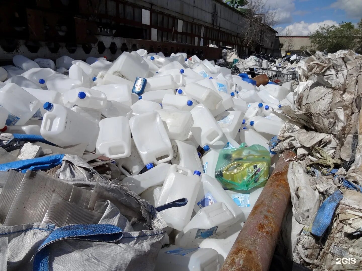 Втор первой. Прием картона. Переработанный пластик. Пластик вторсырье. Утилизация макулатуры.